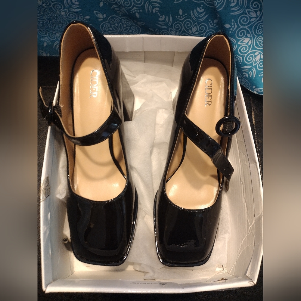 Patent black Mary Jane's